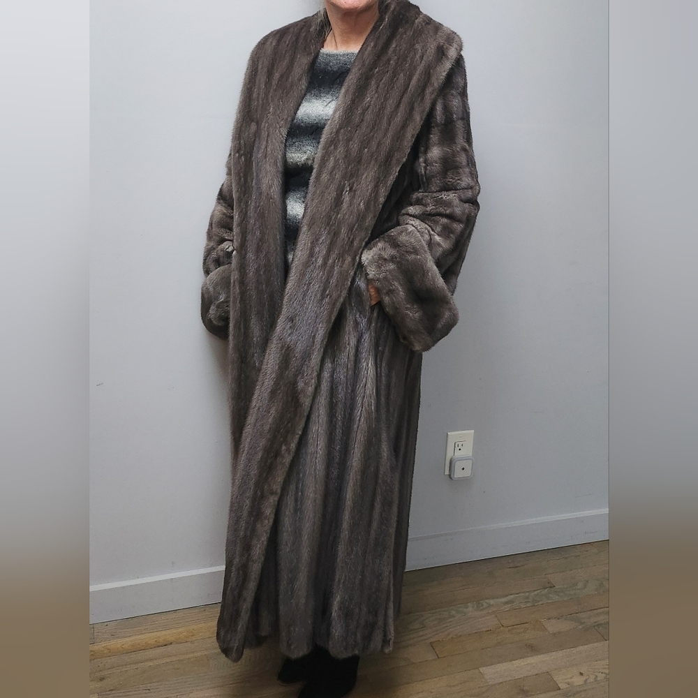 Luxurious Mink Coat In Blue Iris M-L - Picture 2 of 3